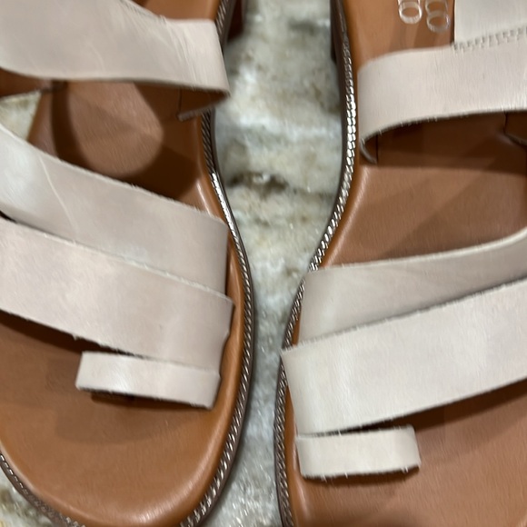 Women’s Leather Sandals size 9.  Like new worn only 1x - Picture 4 of 6